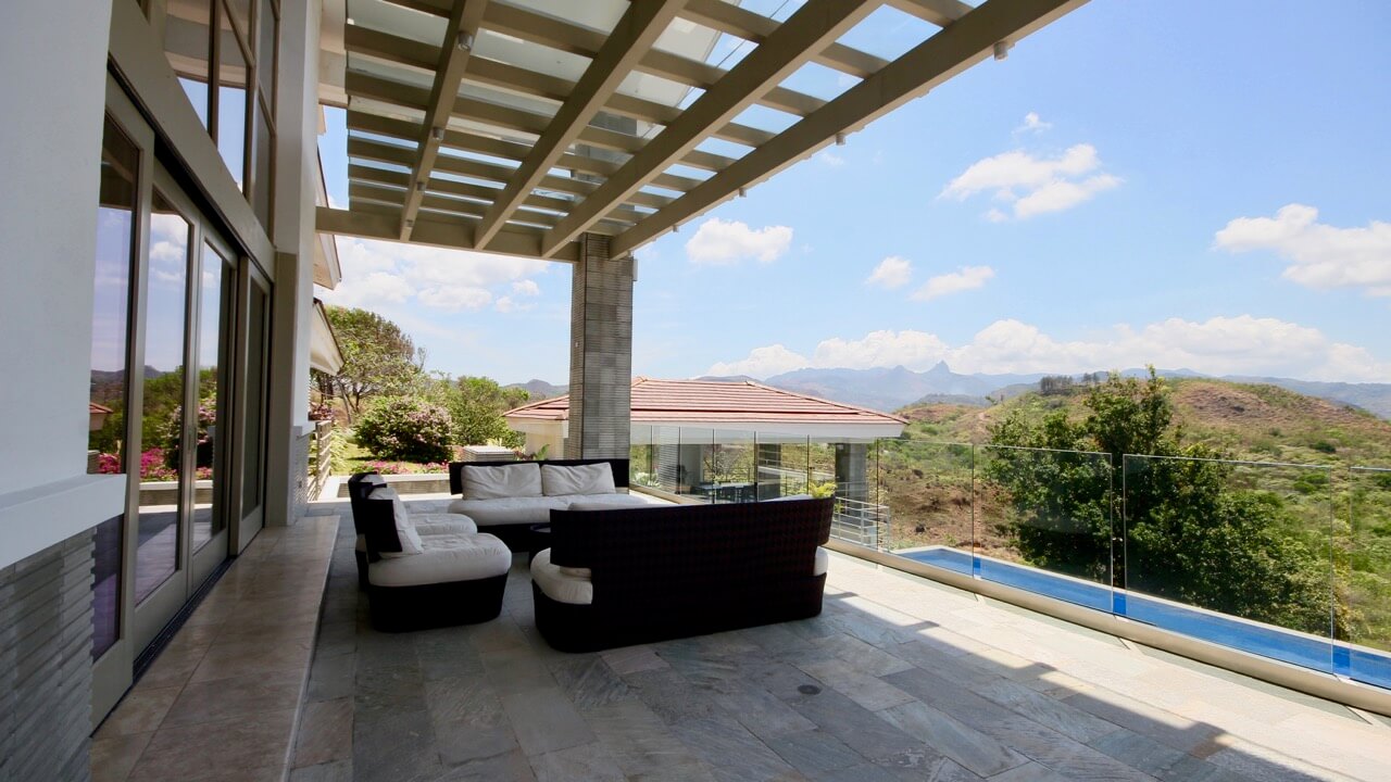 Large and luxurious 6-bedroom villa with pool located in the village of Los Pozos