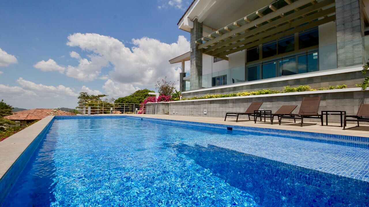 Grande y lujosa villa de 6 recamaras con piscina SUnny Mountain Panamá