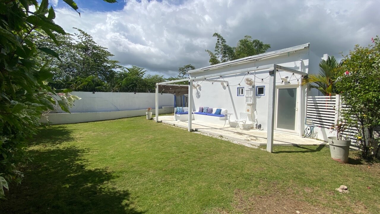 3 bedrooms house close to beach